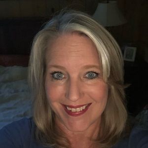 Meet your Posher, Debbie